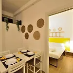 Loft - Modern House דירה בארי